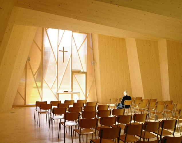 Construction d'une chapelle provisoire