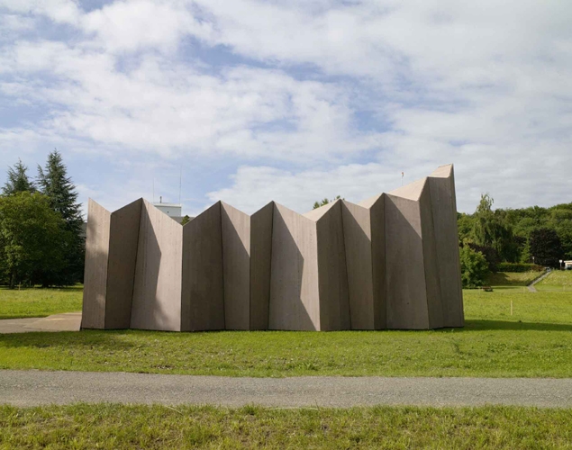 Construction d'une chapelle provisoire